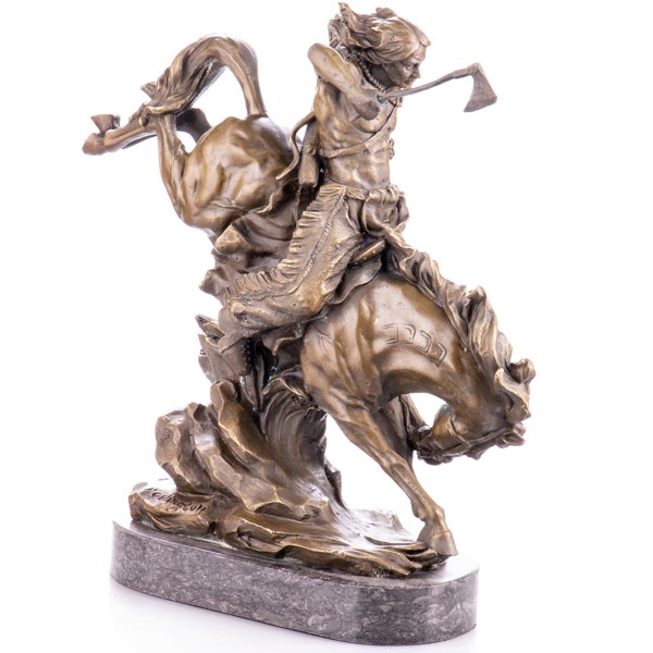 Indián harcos lovon - bronz szobor képe
